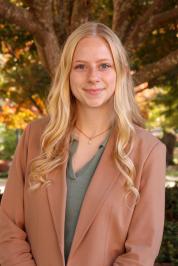 Carolyn Kitchens headshot