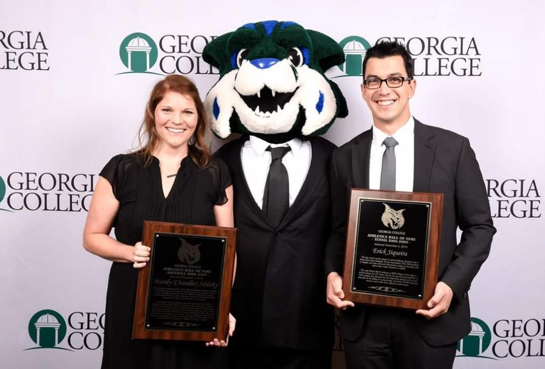 alumni receiving awards with mascot
