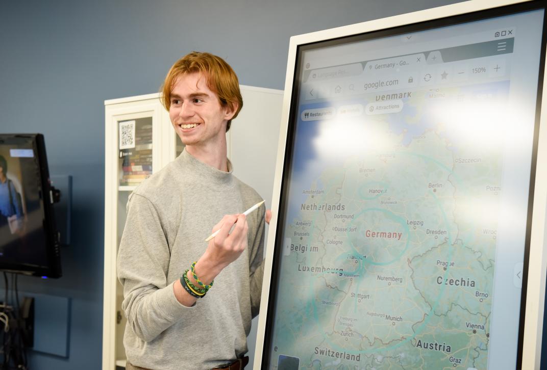 Tutor with smartboard and map