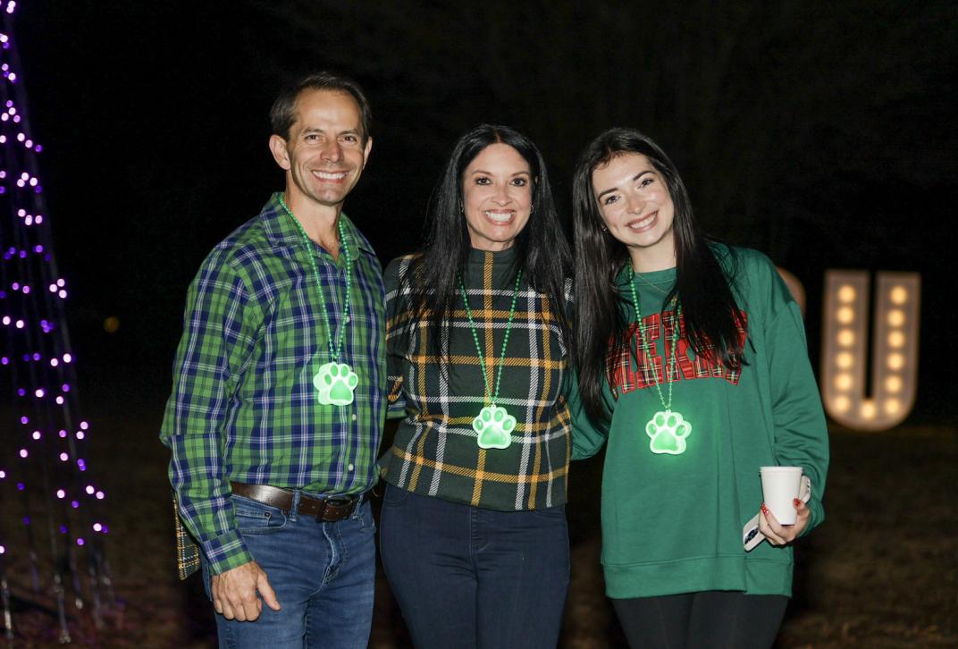 Alumni and Friends gather for holiday lights