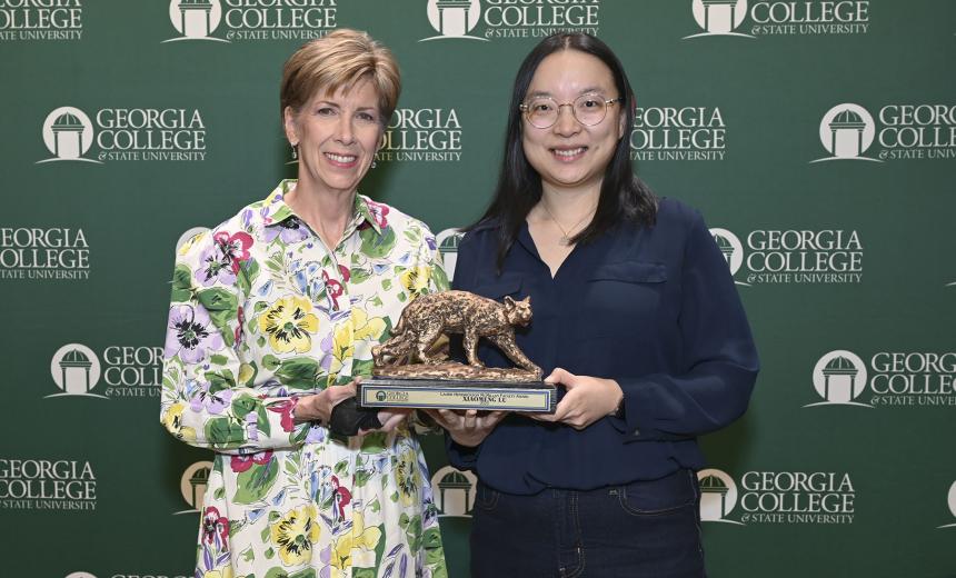 Dr. Xiaomeng Lu receives the 2025 Laurie Hendrickson McMillan Faculty Award