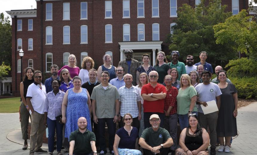Photo of the faculty and stuff of the Biological and Environmental Sciences 