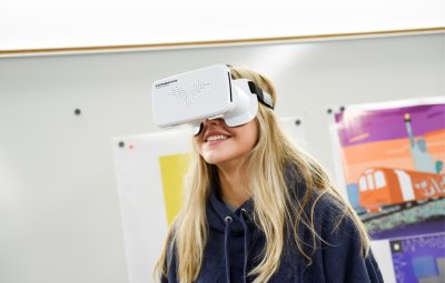 A student uses virtual reality glasses