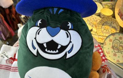 GCSU Thunder mascot with French-style beret