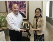 Dr. Dorman presenting SEPA Award to Dr. Tsu-Ming Chiang